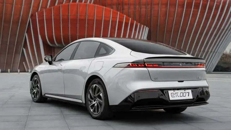 Nissan lanza sedán eléctrico con precio accesible, dirección autónoma y 625 km de autonomía, pero solo está disponible con este valor en China.