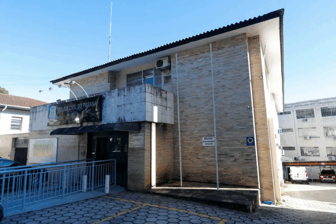 Sede del Departamento de Orden Política y Social (DOPS) - Curitiba esconde túneis e bunkers centenários repletos de segredos e histórias reais que desafiam o tempo e a imaginação dos curiosos.