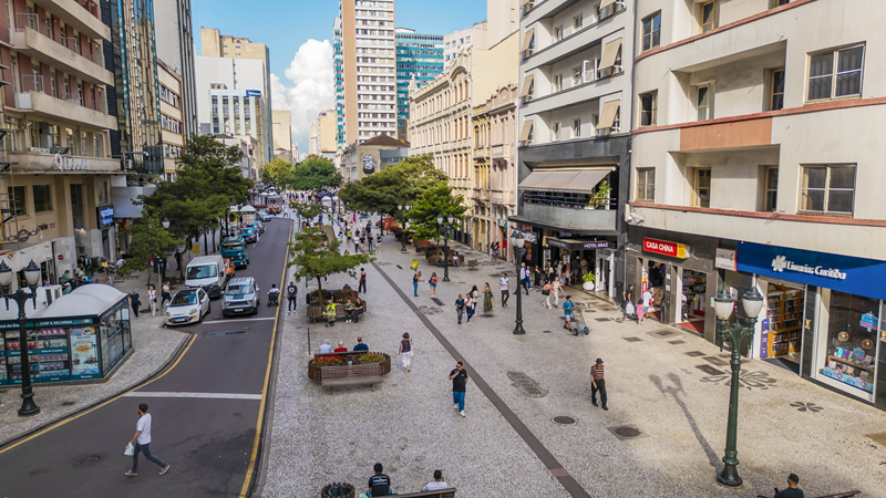 Con crecimiento de empleo e ingresos, Curitiba es la capital de la clase media en el País, señala estudio. - En la imagen, Calçadão da XV. Foto: Isabella Mayer/SECOM
