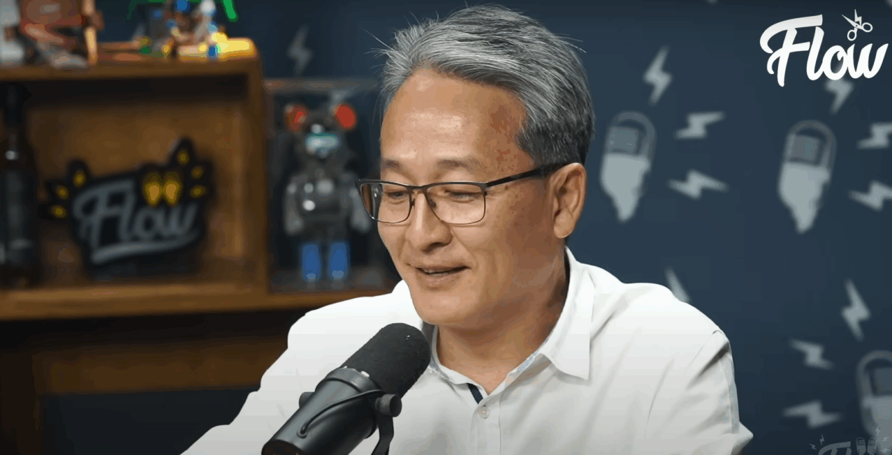 José Kobori, en participación en el Podcast Flow - Descubre cómo el financiamiento en Brasil esconde el verdadero costo del crédito y impacta al consumidor, revelando los secretos del capital financiero. (Imagen/ reproducción Flow PodCast)