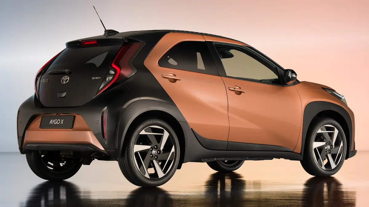 Toyota Aygo X llega con hasta 31,5 km/l, motor híbrido potente y visual inspirado en el Corolla Cross. Mini SUV puede agitar el mercado global! (Imagen: divulgación)