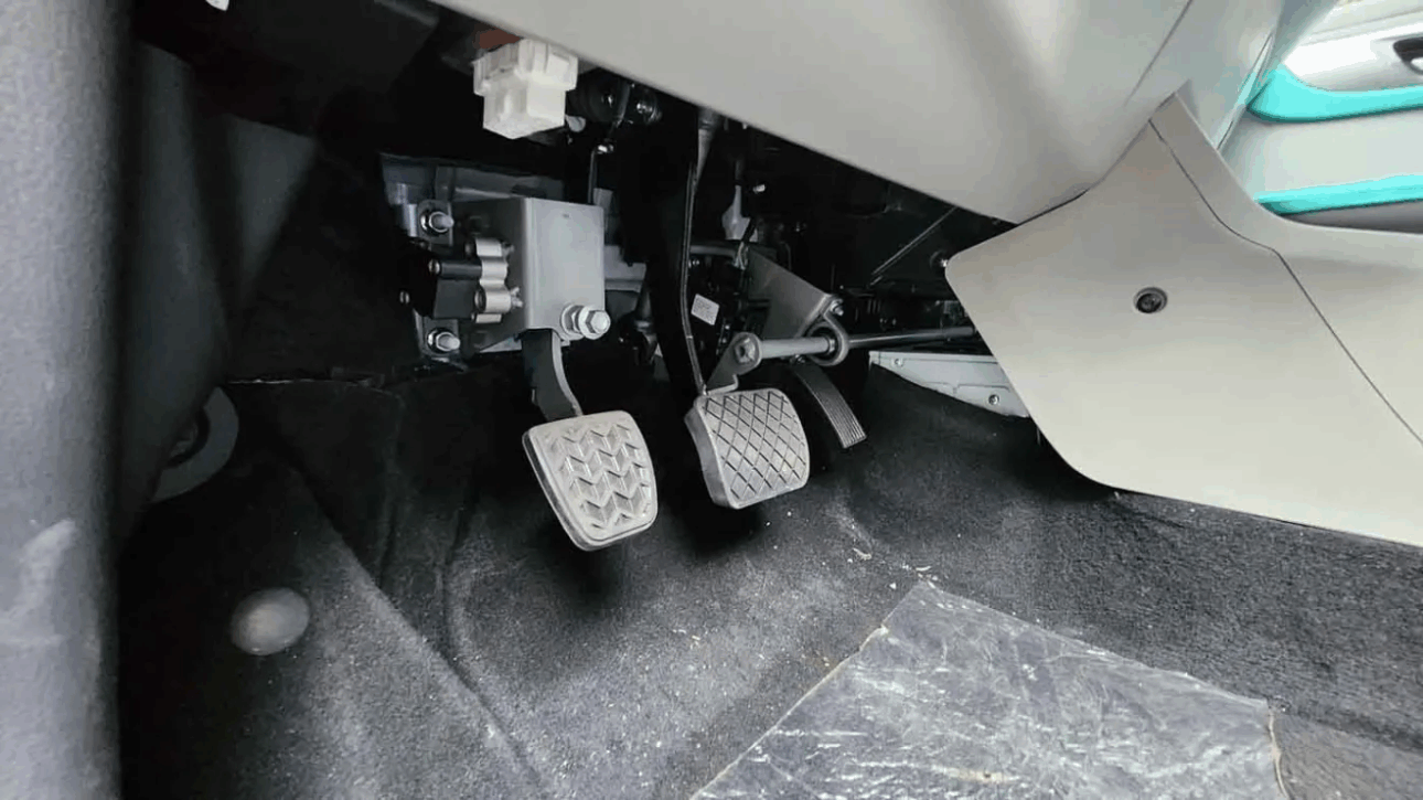 JMEV lanza en Brasil el EV3, el primer coche eléctrico con cambio manual, enfocado en autoescuelas y con precio por debajo de R$ 100 mil. (Imagen: Thiago Ventura/CNN)