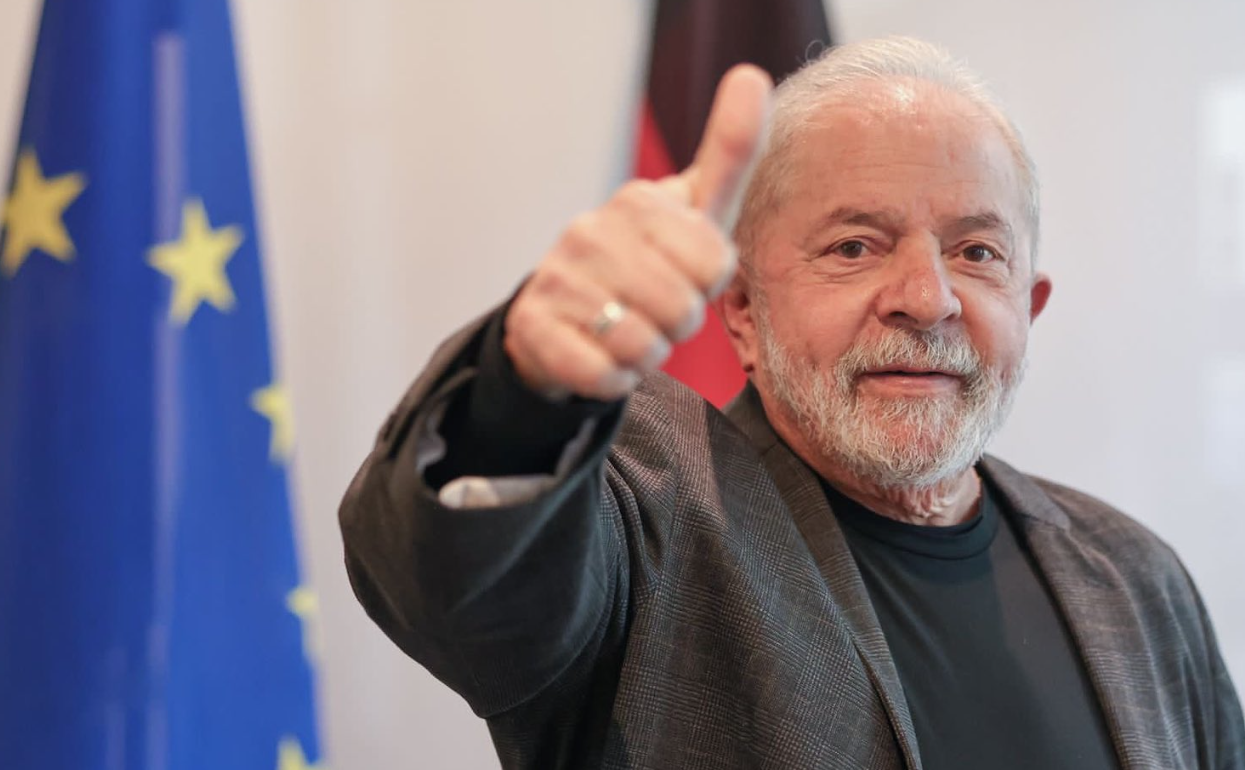 Rejeição a Lula bate recorde e adversários ganham força, desenhando um cenário eleitoral mais disputado e imprevisível para 2026 no Brasil.