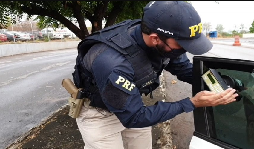 Nueva regla del insulfilm y para-brisa entra en vigor con multas pesadas y 5 puntos en la licencia. ¡Descubre cómo evitar y garantizar tu seguridad!