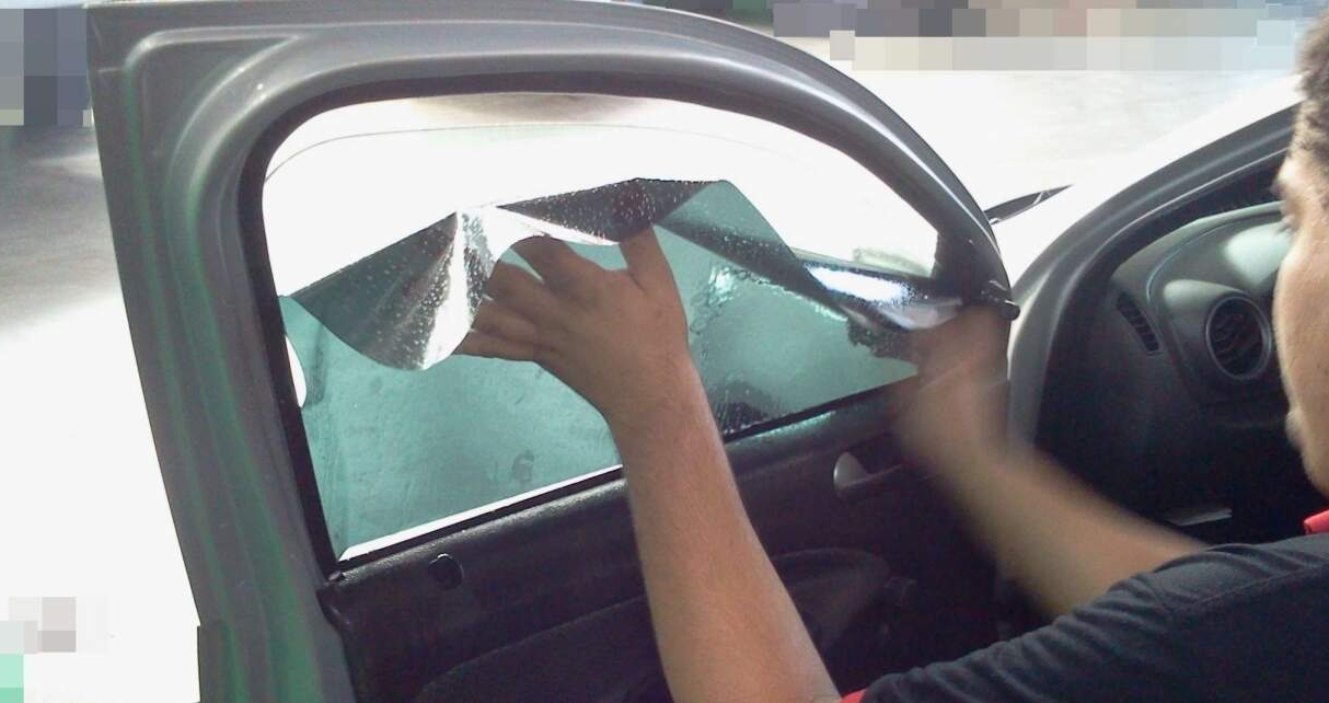 Nueva regla del insulfilm y para-brisa entra en vigor con multas pesadas y 5 puntos en la licencia. ¡Descubre cómo evitar y garantizar tu seguridad!