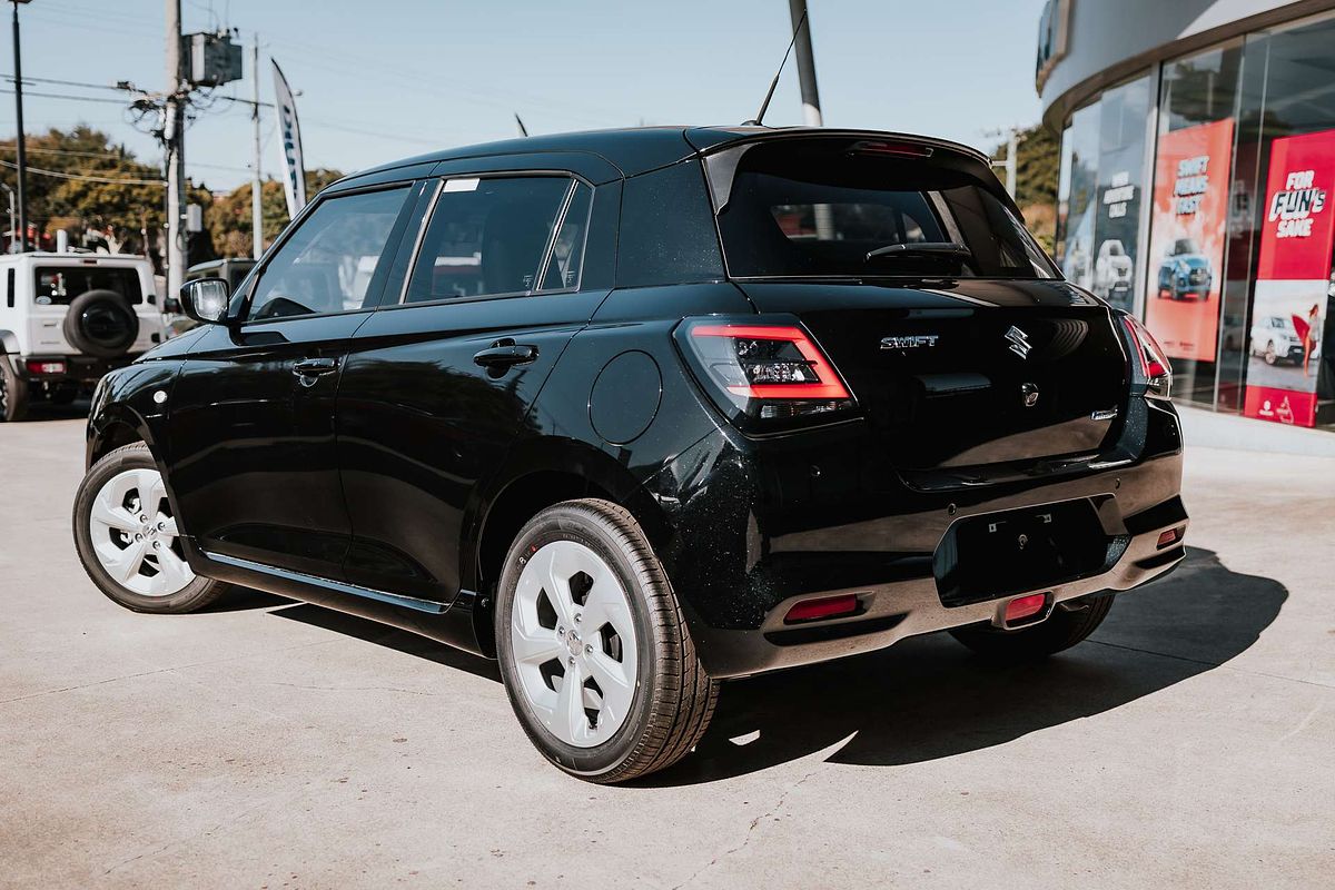 Suzuki lança hatch híbrido que faz até 28 km/l e custa equivalente a R$ 110 mil, mas há um porém: modelo só está á venda na Ásia e não deve chegar ao Brasil tão cedo