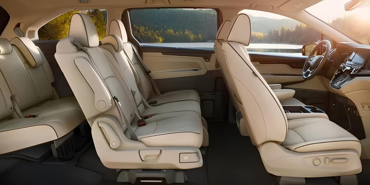 Honda Odyssey, com motor V6 de 280cv, bancos deslizantes e sistema de entretenimento traseiro, não está disponível no mercado brasileiro, mas impressiona como minivan familiar de luxo por até US$ 40 mil