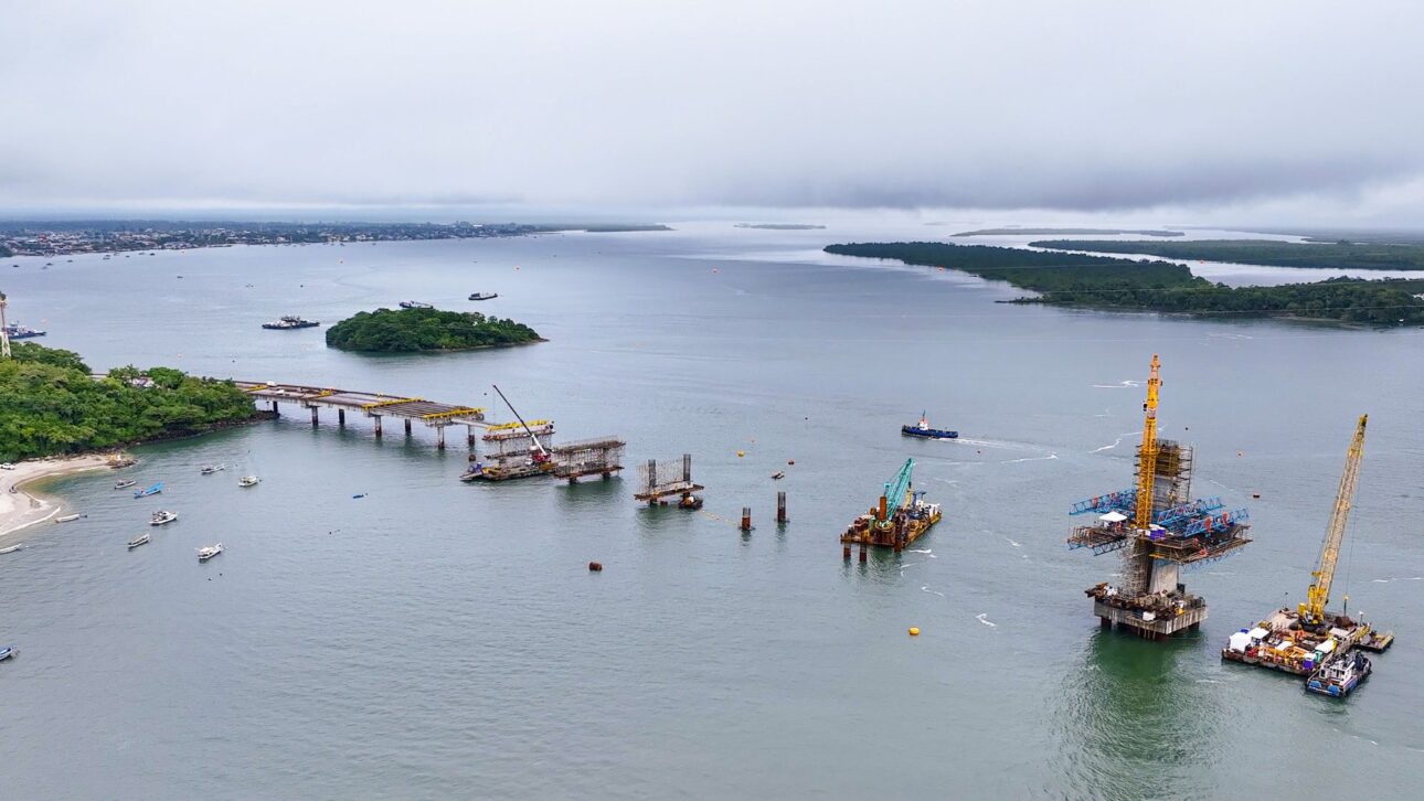 El Puente de Guaratuba avanza 65% en la costa de Paraná, con una inversión de R$ 400 millones, uniendo Matinhos y Guaratuba. Saiba mais.