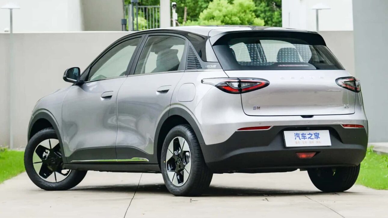 Geely Geome Xingyuan supera BYD Dolphin Mini en China, ofrece hasta 410 km de autonomía y precio accesible; modelo ya fue visto en pruebas en Brasil.