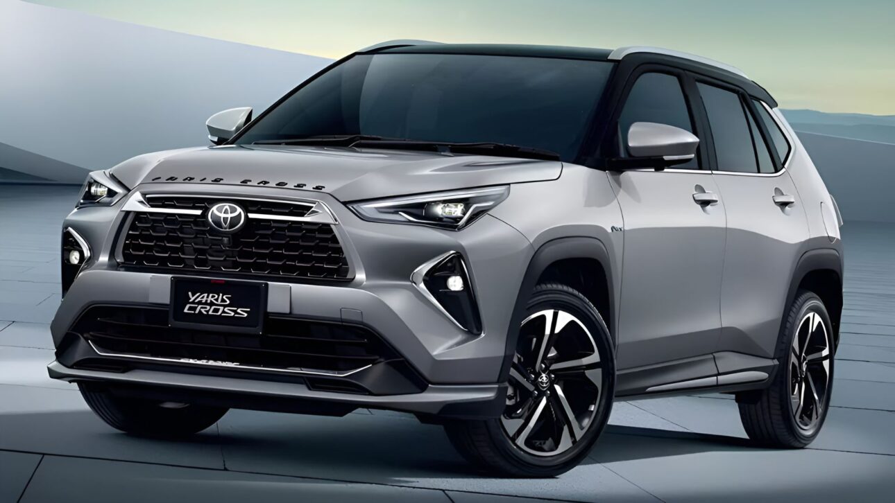 Toyota Yaris Cross de frente, conforme apresentado pela marca, destaca o design do SUV compacto híbrido em sua nova geração. (Imagem: divulgação)