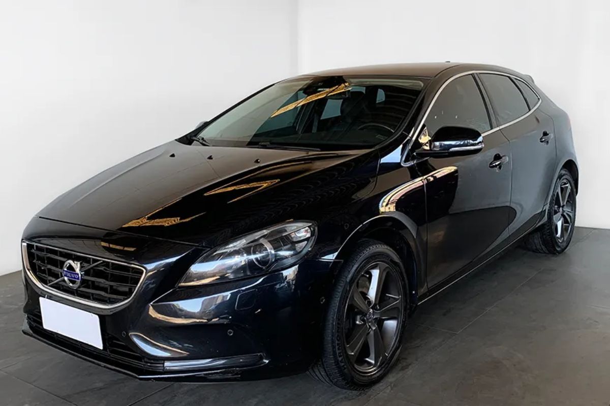 Quer um carro de luxo sem gastar muito? Veja modelos baratos que parecem importados