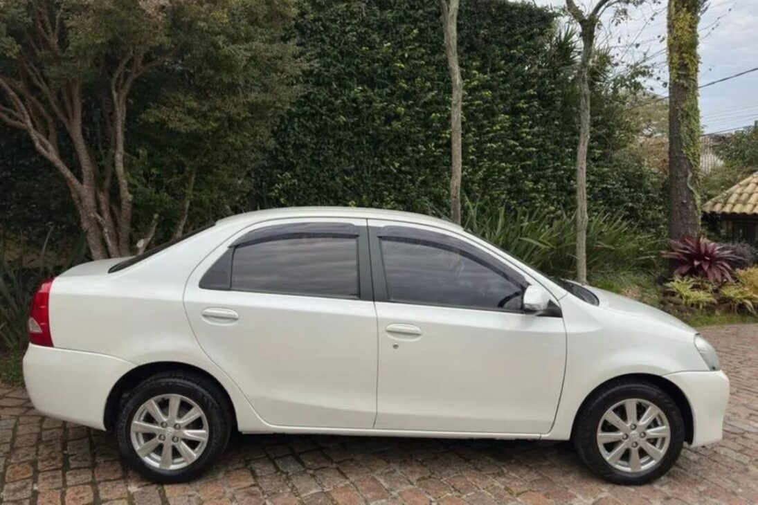 5 coches que están siendo ignorados y cuestan entre R$ 36 mil y R$ 78 mil en el mercado de usados