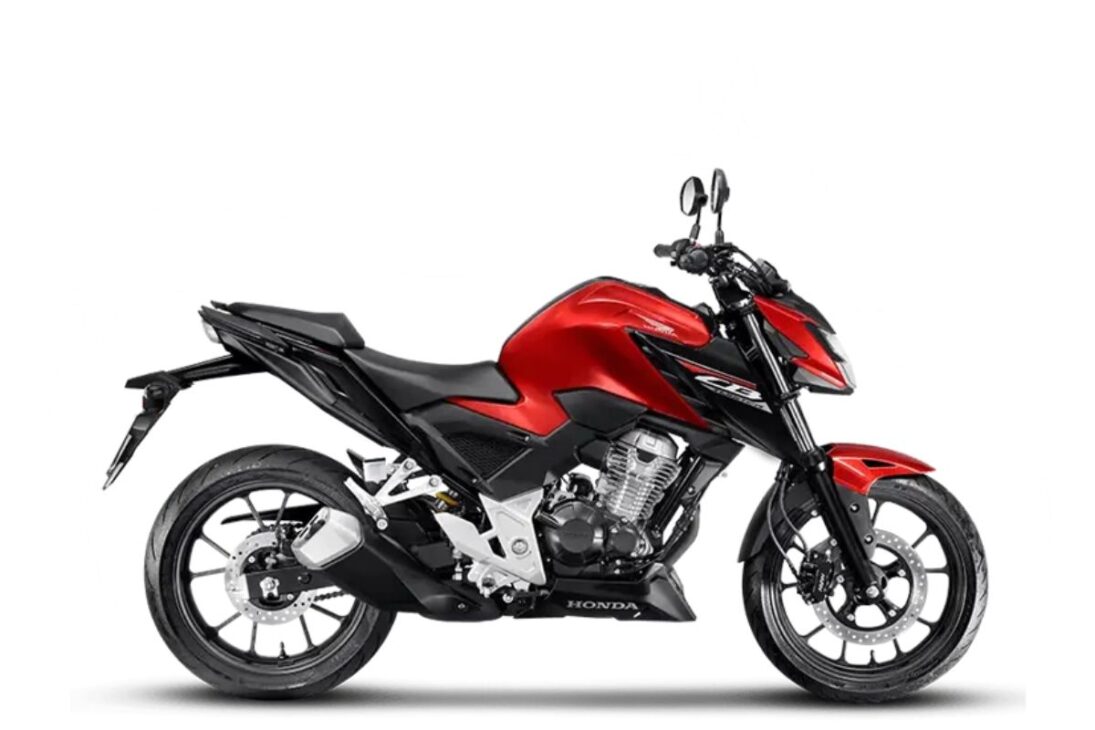 La Honda CB 300 F Twister hace hasta 30 km/l, con motor de 293cc y 24.7 caballos, y alcanza la velocidad máxima de 155 km/h