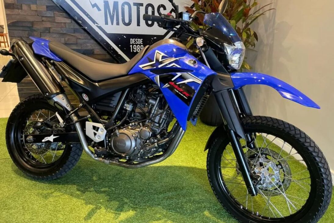 La Yamaha XT 660 R tiene motor de 48 caballos, rinde hasta 20 km/l y su velocidad máxima alcanza los 180 km/h