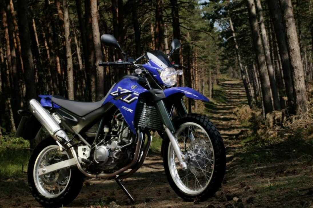 La Yamaha XT 660 R tiene motor de 48 caballos, rinde hasta 20 km/l y su velocidad máxima alcanza los 180 km/h