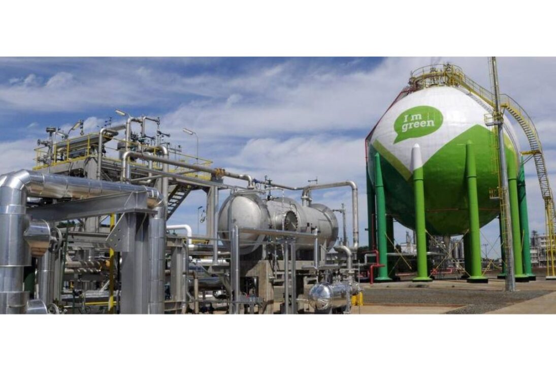 La Mayor Industria Química De Brasil Factura R$ 74,8 Mil Millones Por Año Y Produce Más De 10 Millones De Toneladas De Resinas.