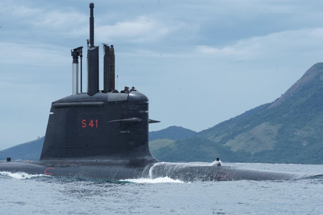 La mayor marina de América Latina tiene más de 85 mil militares, posee el mayor barco de guerra del continente y desarrolla un submarino nuclear