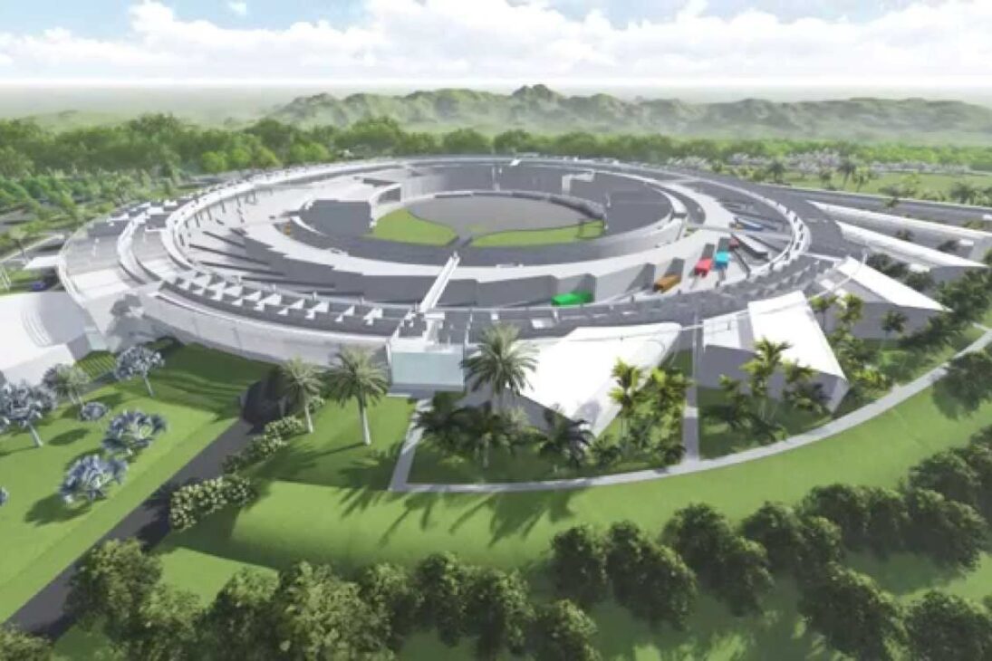 Interior del túnel del acelerador de partículas Sirius en Campinas, Brasil, mostrando la compleja ingeniería de la mayor y más brillante fuente de luz sincrotrón del mundo.