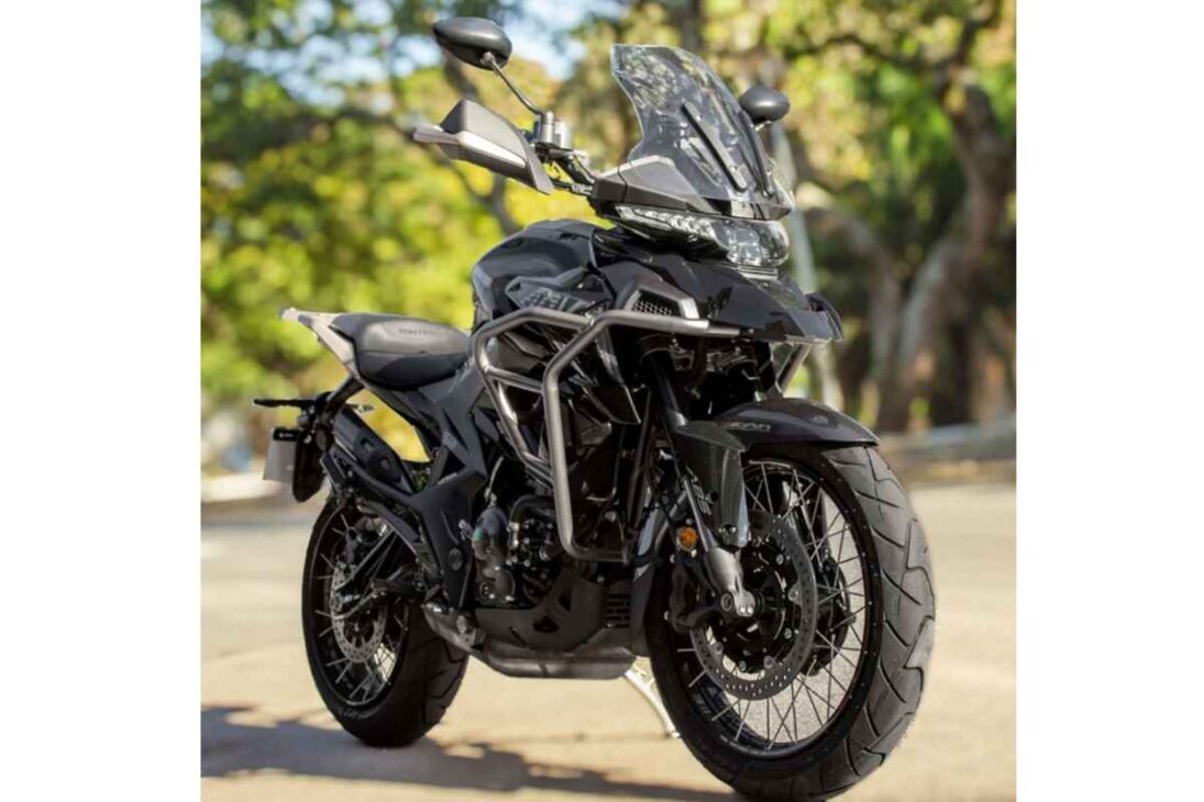 La nueva Zontes hace hasta 31 km/l, con motor de 348cc y 41 caballos, y alcanza la velocidad máxima de 163 km/h