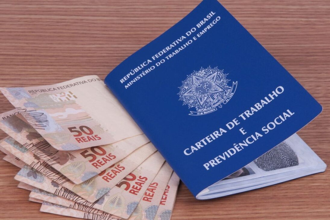 Abono salarial 2025: trabajadores con cartera firmada reciben hasta R$ 1.518