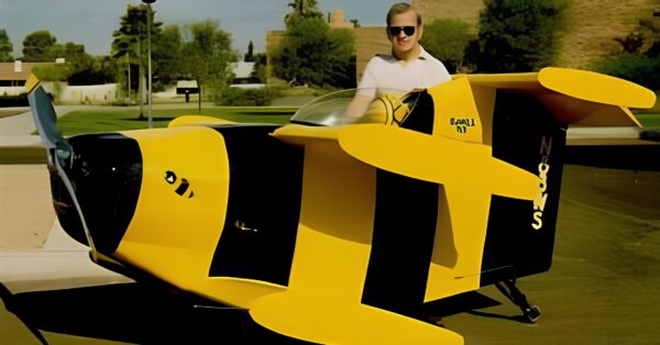 O menor avião tripulado do mundo pesa menos que uma moto e cabe em uma garagem