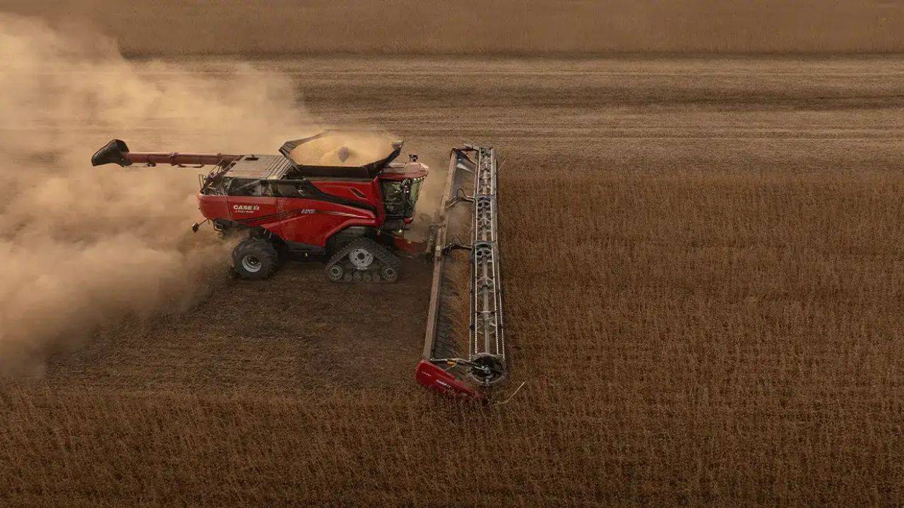 Case IH rediseñó completamente su legendaria línea Axial-Flow para crear las innovadoras cosechadoras de la Serie AF.