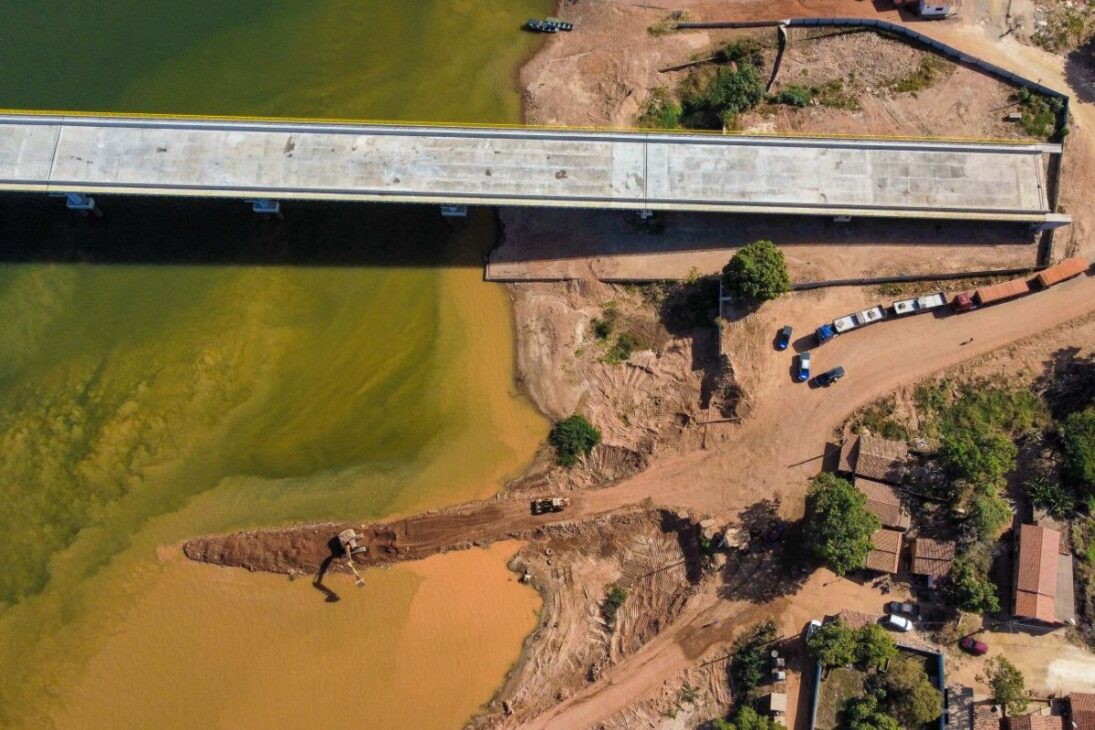 Camioneros siguen atrapados en balsas mientras el Puente Xambioá de R$ 233 millones espera liberación judicial