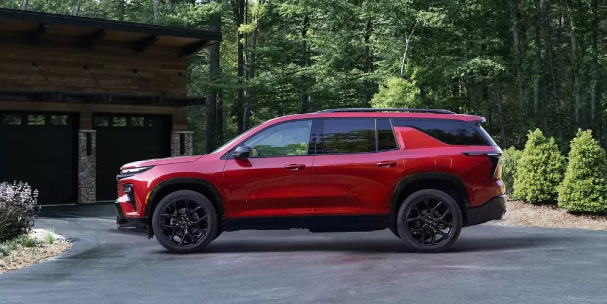 Chevrolet Traverse, com motor V6 de 315cv, 7 lugares e 9 airbags, nunca foi lançado no Brasil, mas impressiona com seu porte imponente e equipamentos de SUV premium por US$ 38 mil