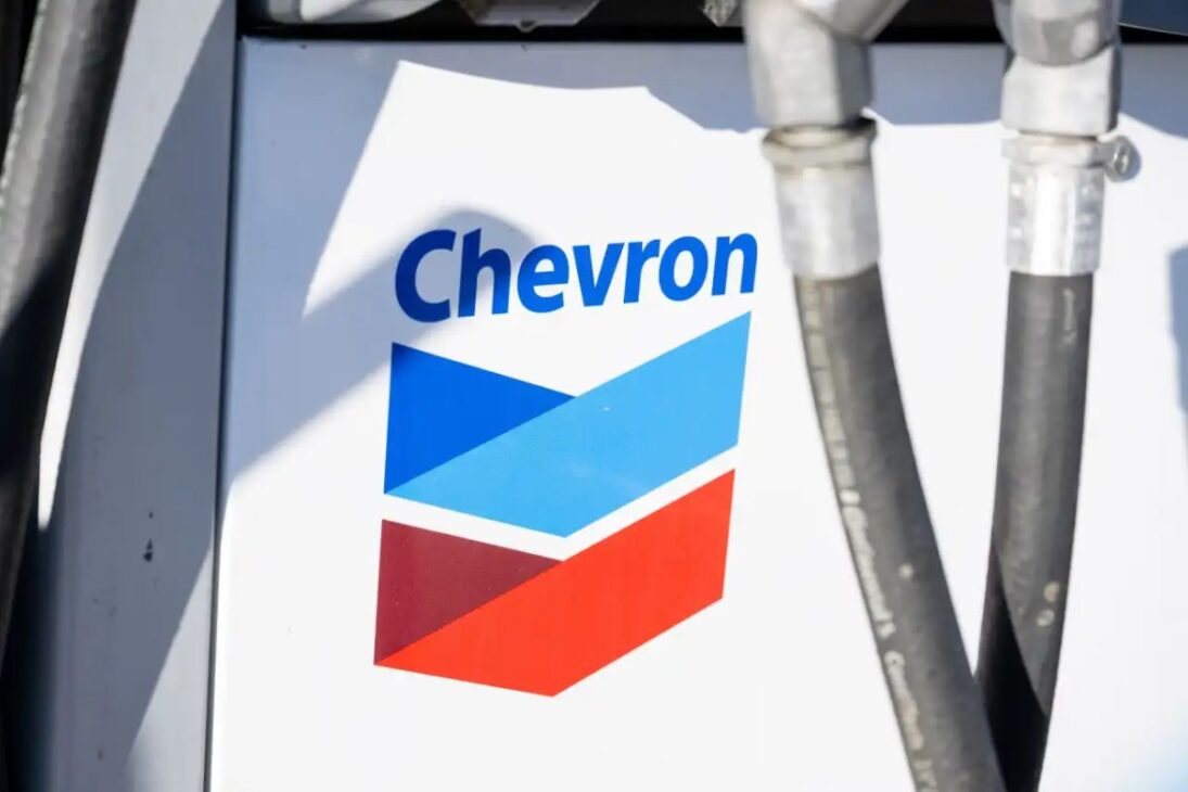 Chevron retoma operaciones de petróleo en Venezuela bajo control externo de ganancias