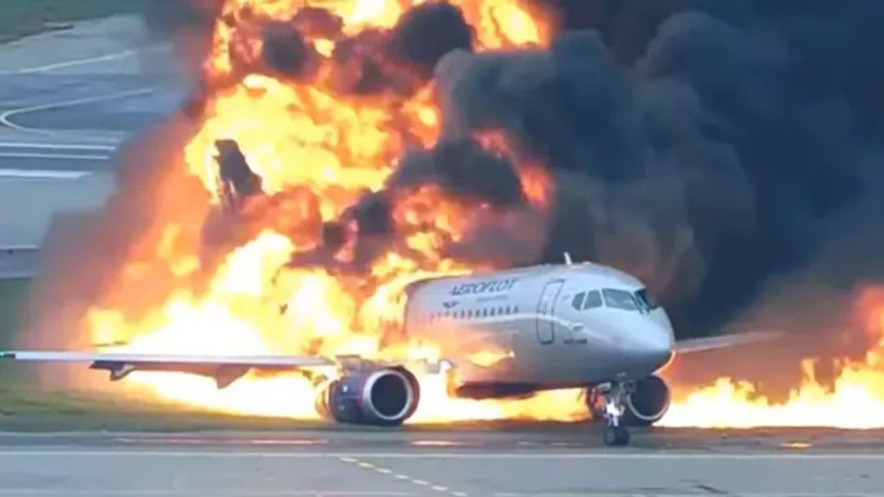 Imagen representativa: Vuelo ruso Aeroflot 1492 se incendia tras aterrizaje forzado el 5 de mayo de 2019. Imagen: Wikimedia
