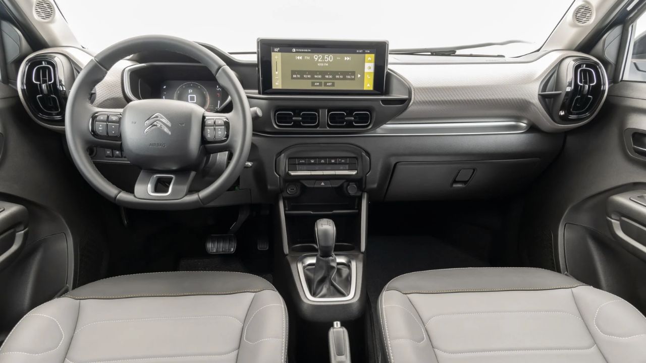 O novo Citroën Basalt Shine Turbo combina estilo, desempenho e tecnologia com motor 1.0 turbo e câmbio CVT de 7 marchas.