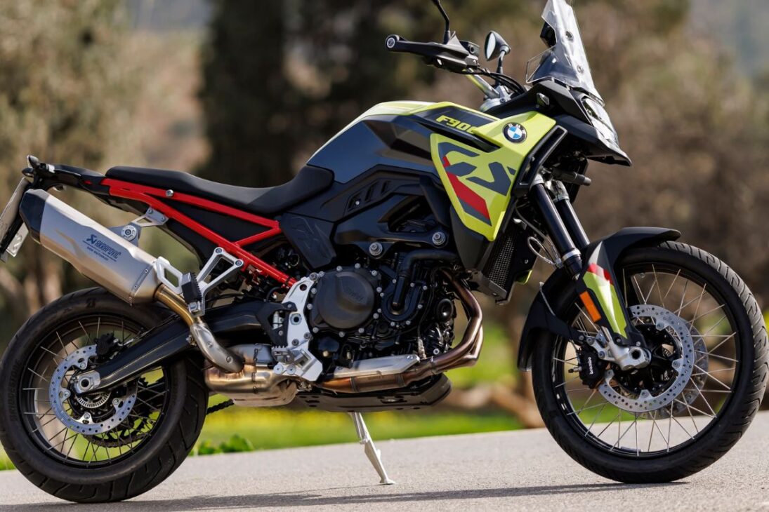 Con 105 cv y suspensión electrónica, la nueva BMW F 900 GS 2025 es una computadora sobre ruedas hecha para devorar el asfalto y la tierra en Brasil