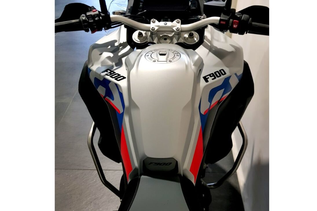 Con 105 cv y suspensión electrónica, la nueva BMW F 900 GS 2025 es una computadora sobre ruedas hecha para devorar el asfalto y la tierra en Brasil