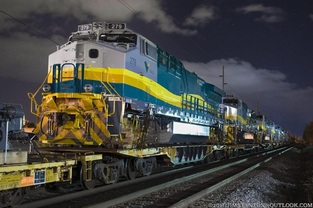 Con 6.000 caballos de potencia, la mayor locomotora en operación en Brasil tira 330 vagones y mueve 36.000 toneladas de mineral por viaje