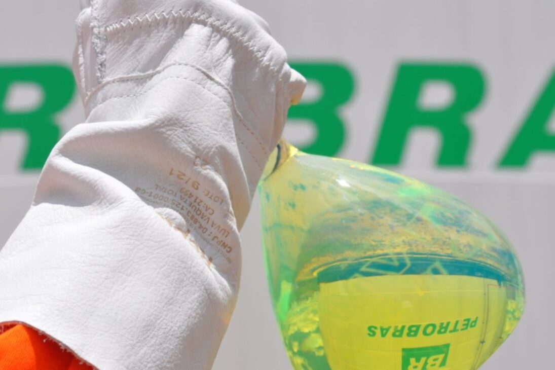 Con capacidad para 434 mil barriles diarios, la mayor refinería de petróleo del Brasil es responsable por abastecer 30% del territorio nacional