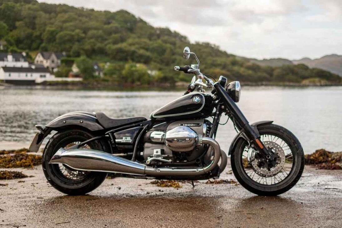 Con motor de 1.802cc y 91 caballos, la BMW R18 tiene consumo de 16 km/l y velocidad máxima de 180 km/h