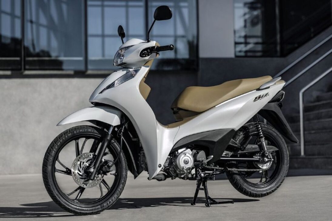 Con motor de 123,9 cilindradas, la Honda Biz 125 2025 tiene consumo de 51 km/l y cuesta 14 mil reales