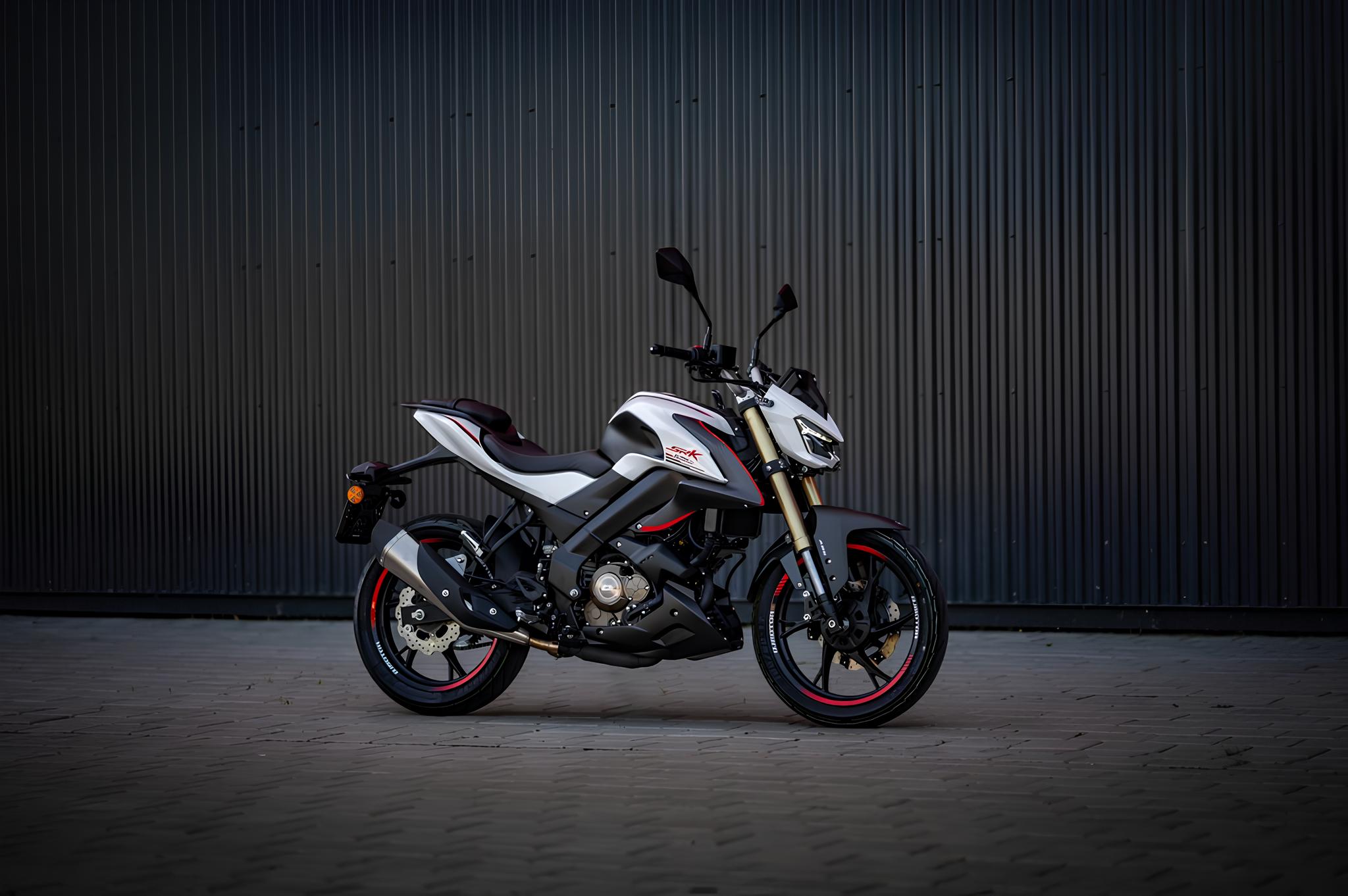 Com motor de 125cc e desempenho de 160, a SRK 125 S chega com visual de naked esportiva e promete agitar a categoria de entrada