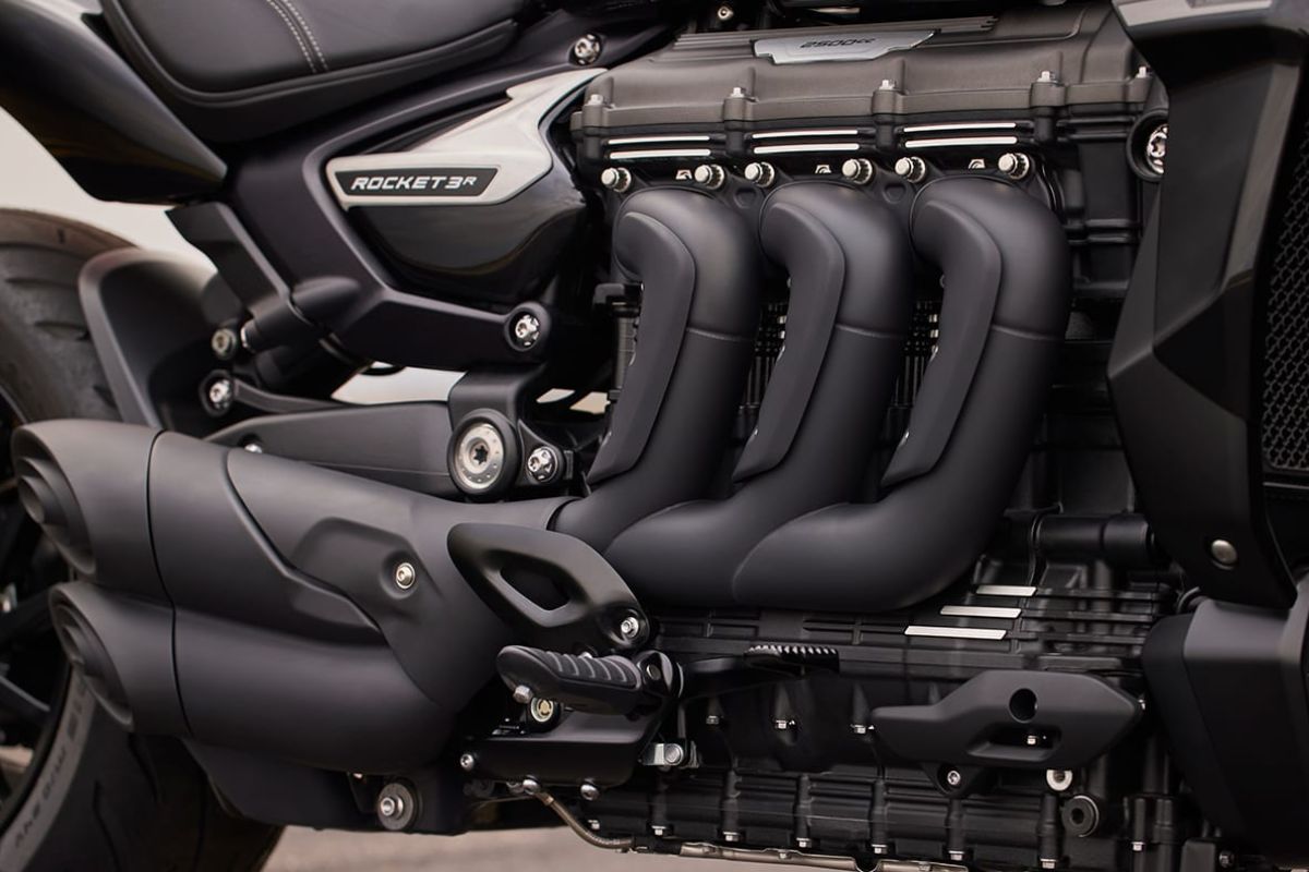Triumph Rocket 3 GT Storm 2025: A Análise Completa do "Foguete" de 2500cc e 182 Cavalos