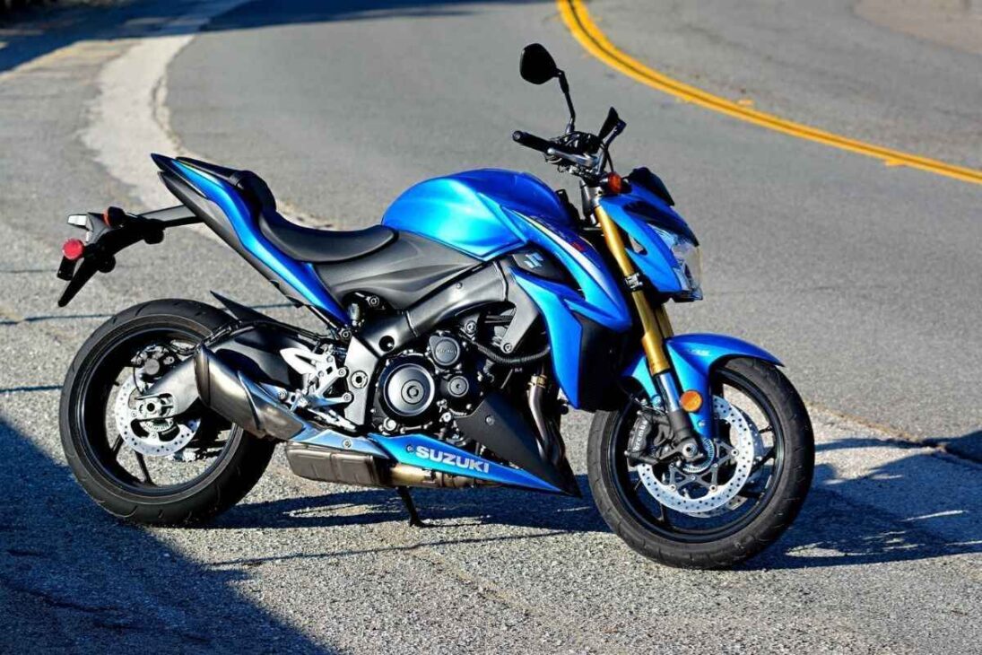 Con motor de 999cc y 145 caballos, la Suzuki GSX-S 1000 A alcanza 260 km/h y hace hasta 18 km por litro