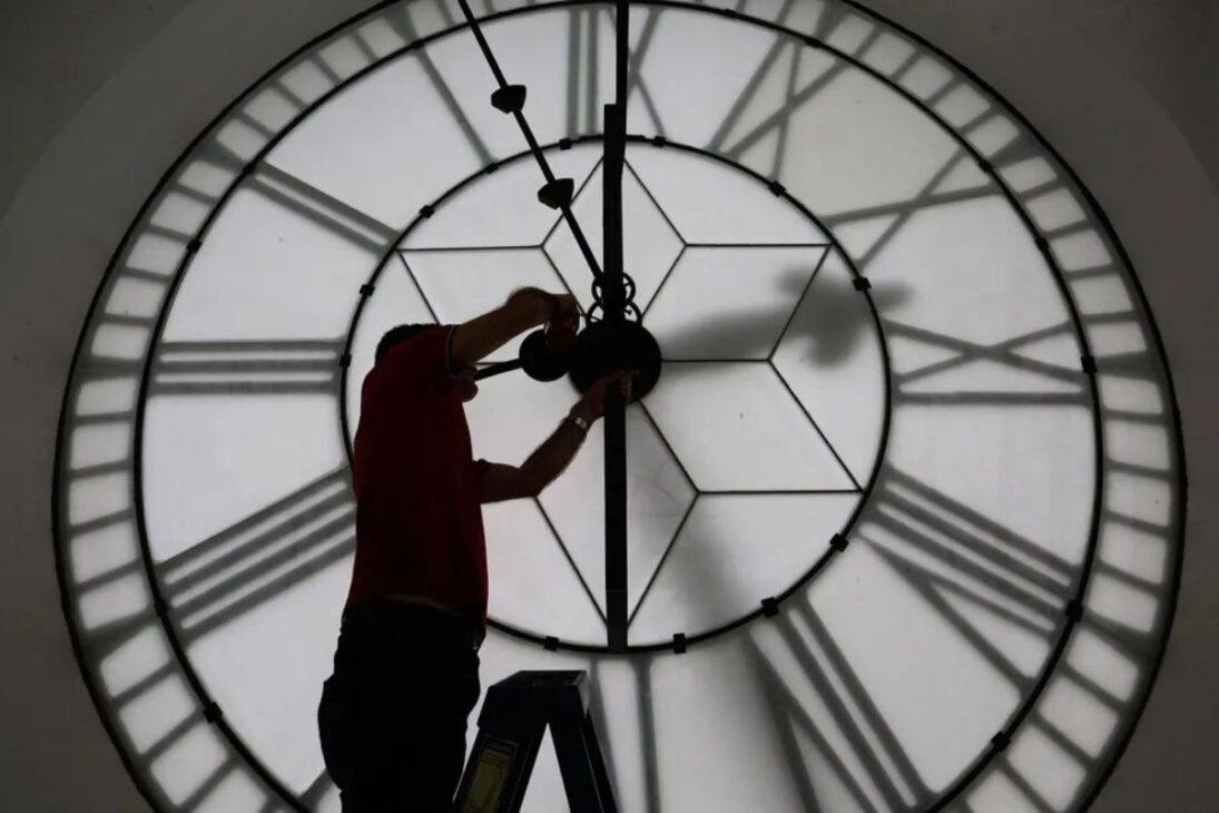 Con un péndulo de 4 metros y engranajes de 1899, el reloj de la Estación de la Luz es la máquina que marca el tiempo de São Paulo desde hace 124 años