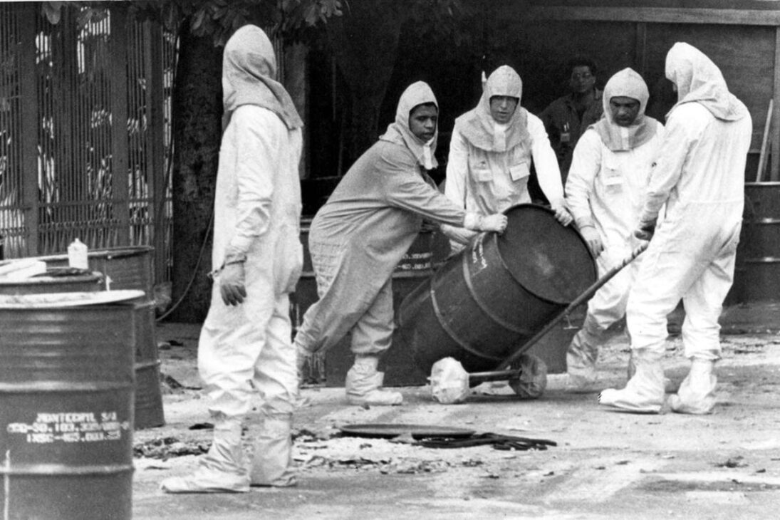 Cómo la belleza de un polvo azul engañó y contaminó una ciudad brasileña