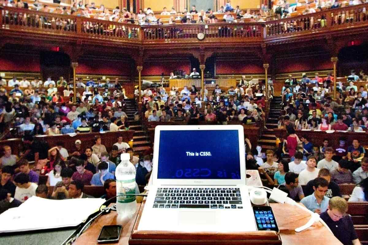 Como estudar de graça em Harvard: universidade oferece mais de 100 cursos online