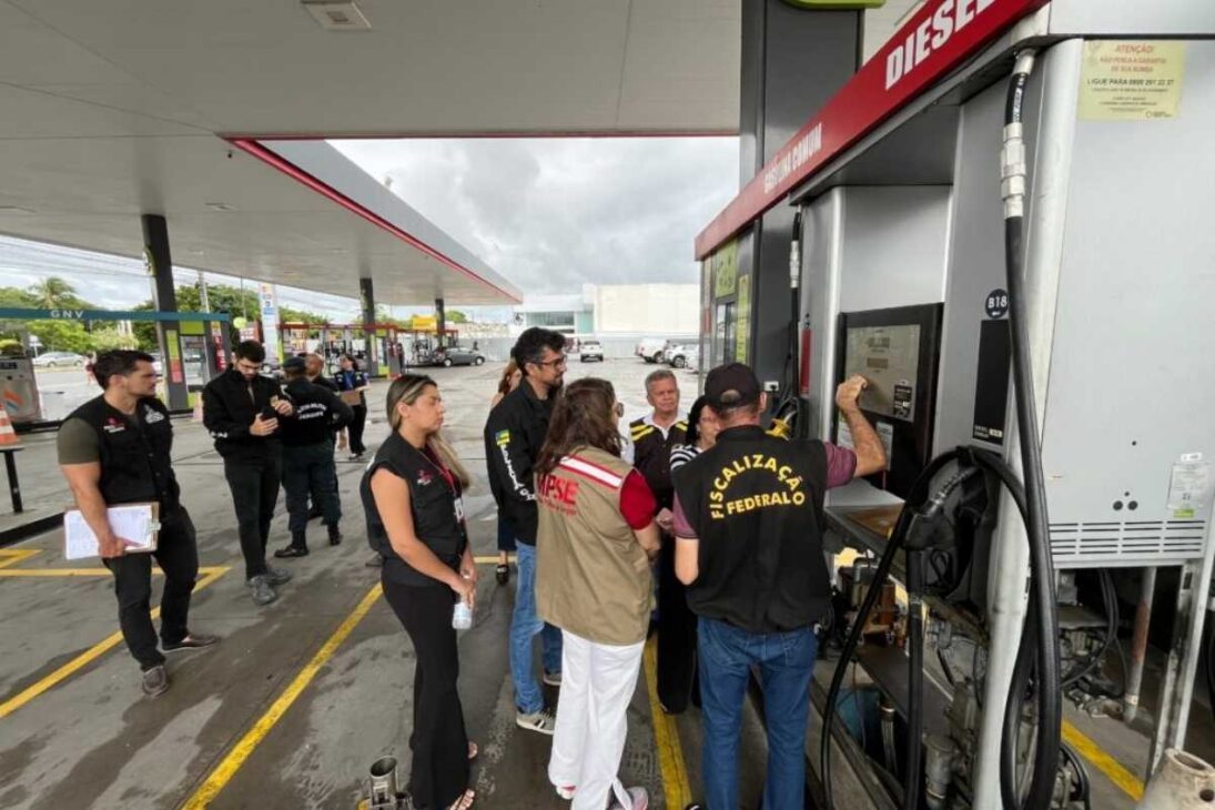 El precio de los combustibles subió R$ 0,50 de un día para otro, fue llamado de 'abusivo' por los consumidores y generó una fiscalización del Procon