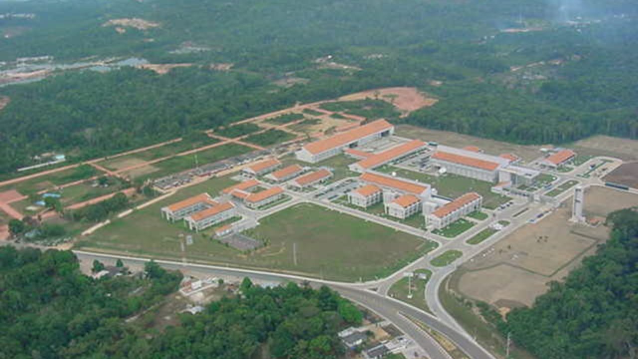 Conjunto de prédios do SIVAM em Manaus em 2002.