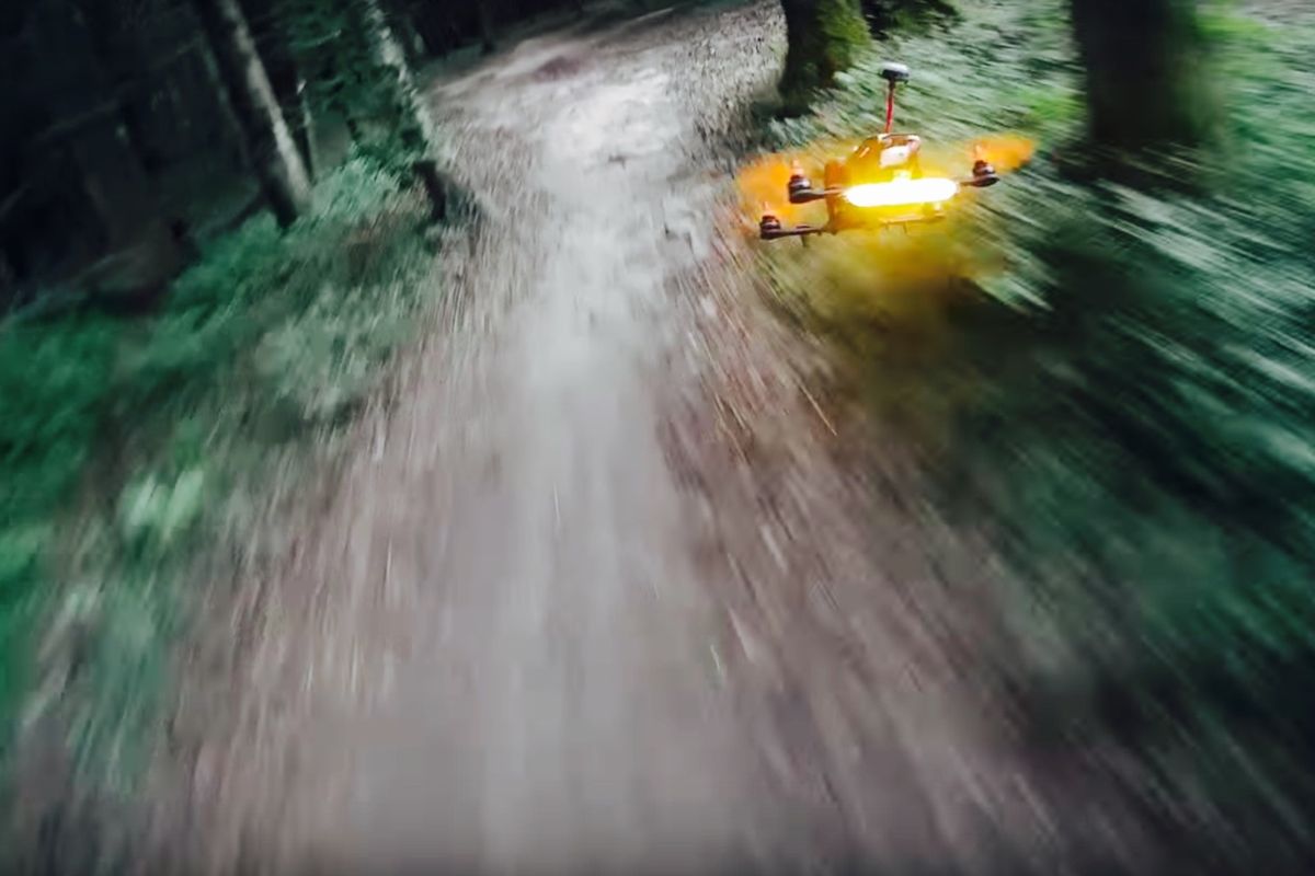 Os 5 drones de corrida que atingem 200 km/h e as imagens incríveis que eles criam