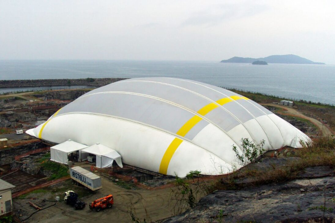 Construcción rápida: tecnología brasileña supera domos inflables de China en escala y eficiencia