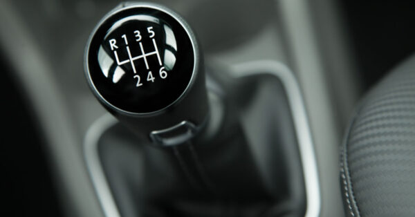 Hyundai confirma o fim do câmbio manual, freio de mão e painel analógico em seus novos carros — e isso muda tudo no setor automotivo. (Imagem: Reprodução/vrum