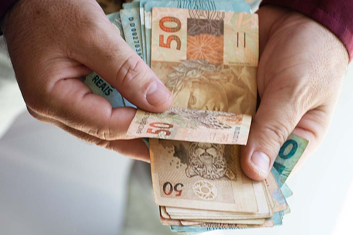 Um Salário a Mais no Fim do Ano: A História do 13º, o Direito que Define o Natal Brasileiro