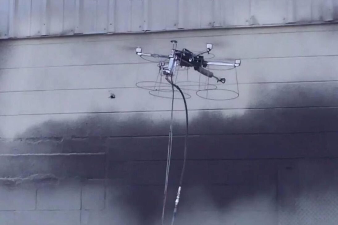 Drones que pintan edificios solos llegan para retirar andamios y reducir costos a la mitad